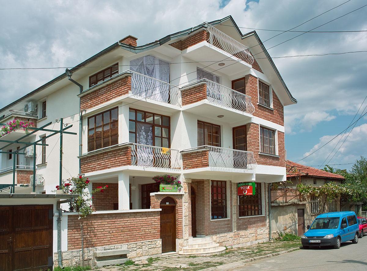 Family Hotel Rose พาเวลบันยา ภายนอก รูปภาพ