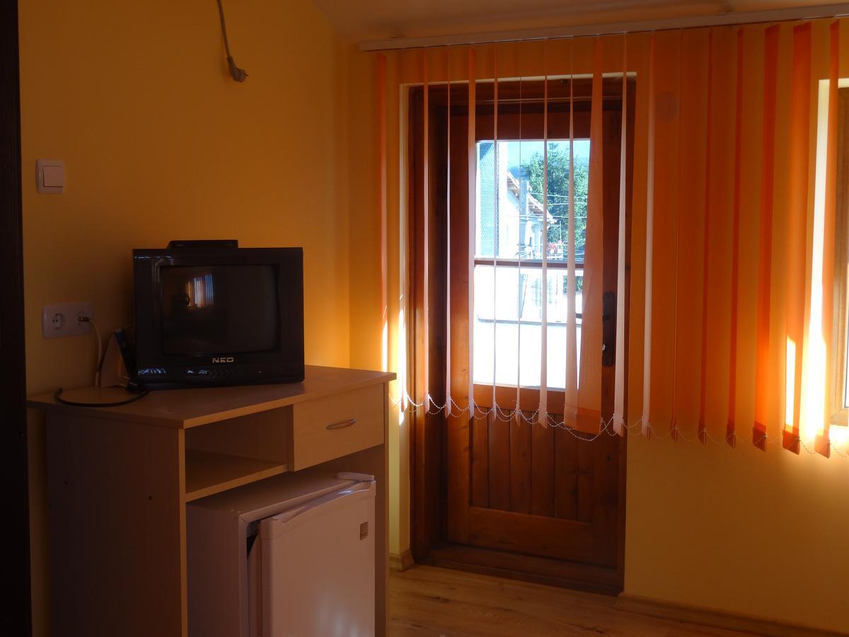 Family Hotel Rose พาเวลบันยา ภายนอก รูปภาพ